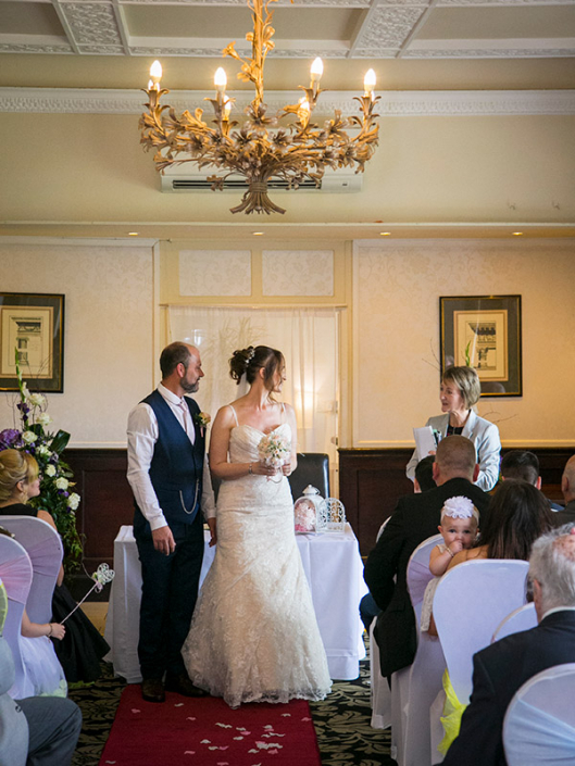 Wedding photography at Southcrest Manor Hotel by Adam Smith wedding photography